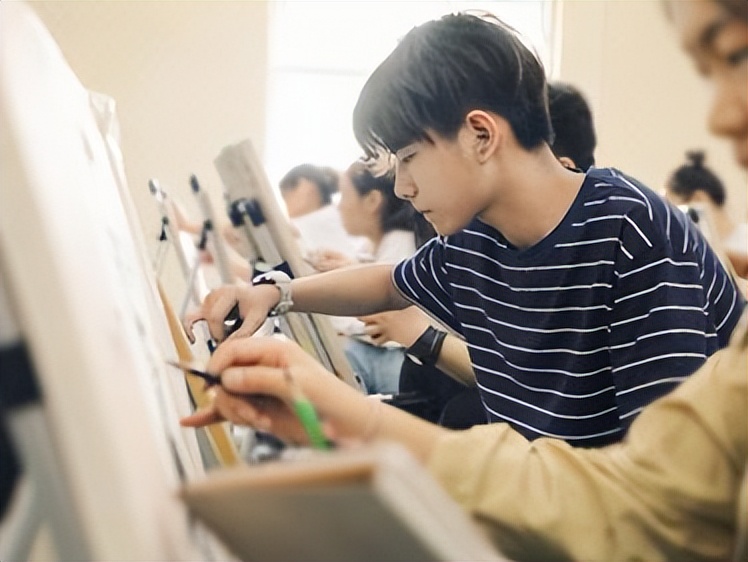 别再说学艺术特长影响孩子文化课,想让孩子学艺术应该去哪些学校