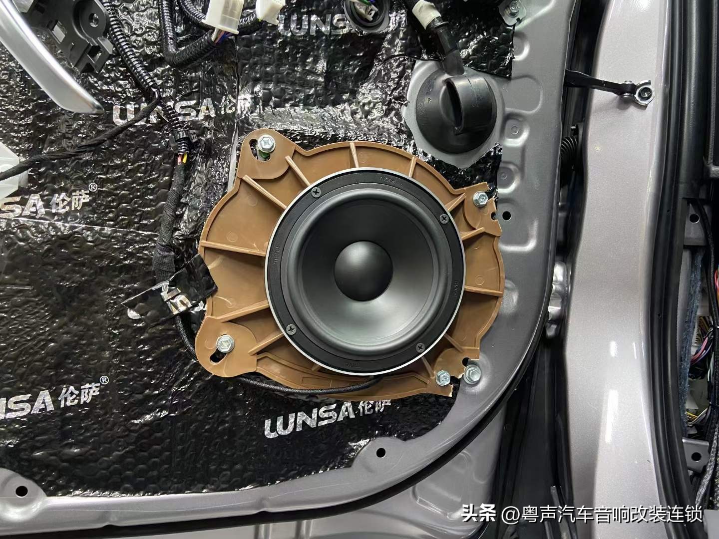 丰田塞纳音响升级,丰田塞纳升级阿尔派定制音响