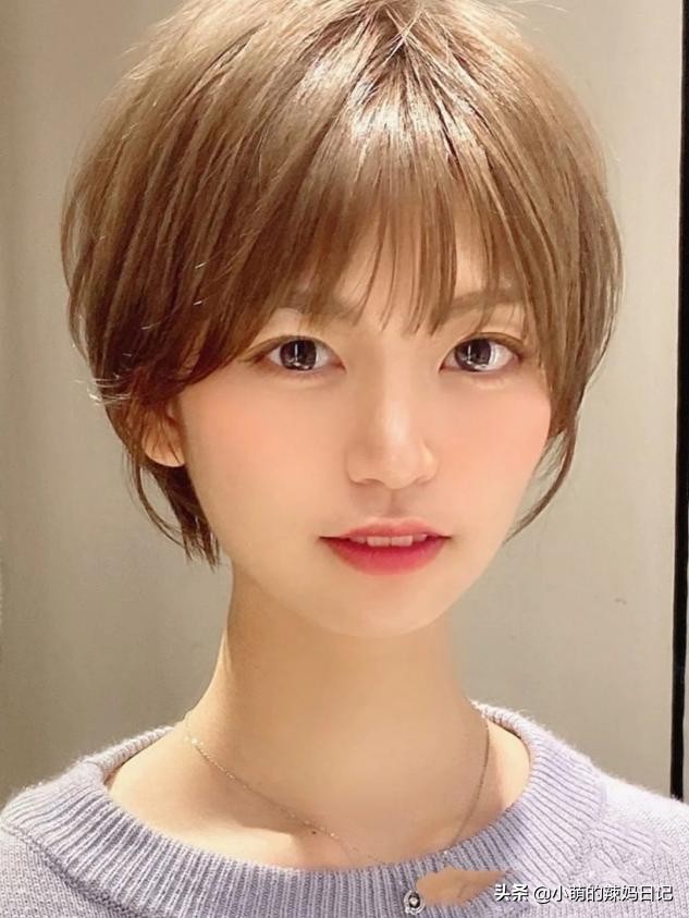 适合头发多的减龄烫发,今年最适合的短头发烫发