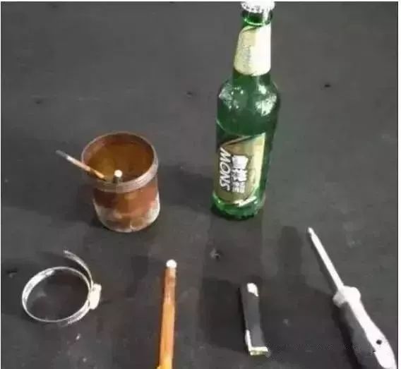 啤酒瓶做帝王绿翡翠,高人拿啤酒瓶做翡翠