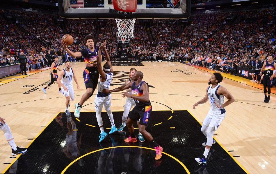 东契奇布克疯狂砍分nba热点,太阳独行侠冲突布克和东契奇