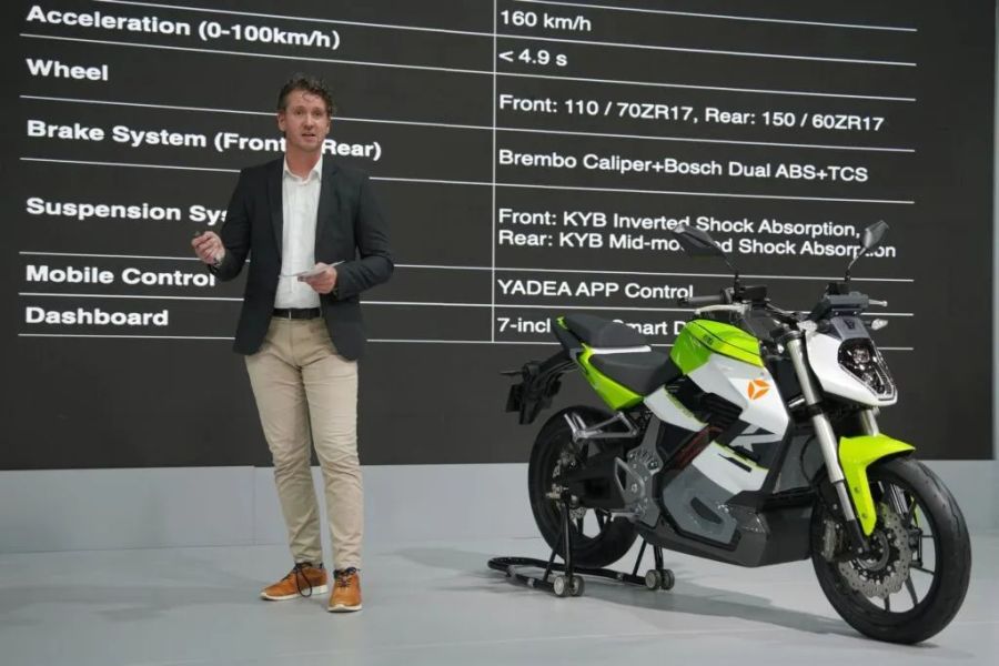 雅迪首款电动摩托车keenness价格,雅迪最新款电动摩托