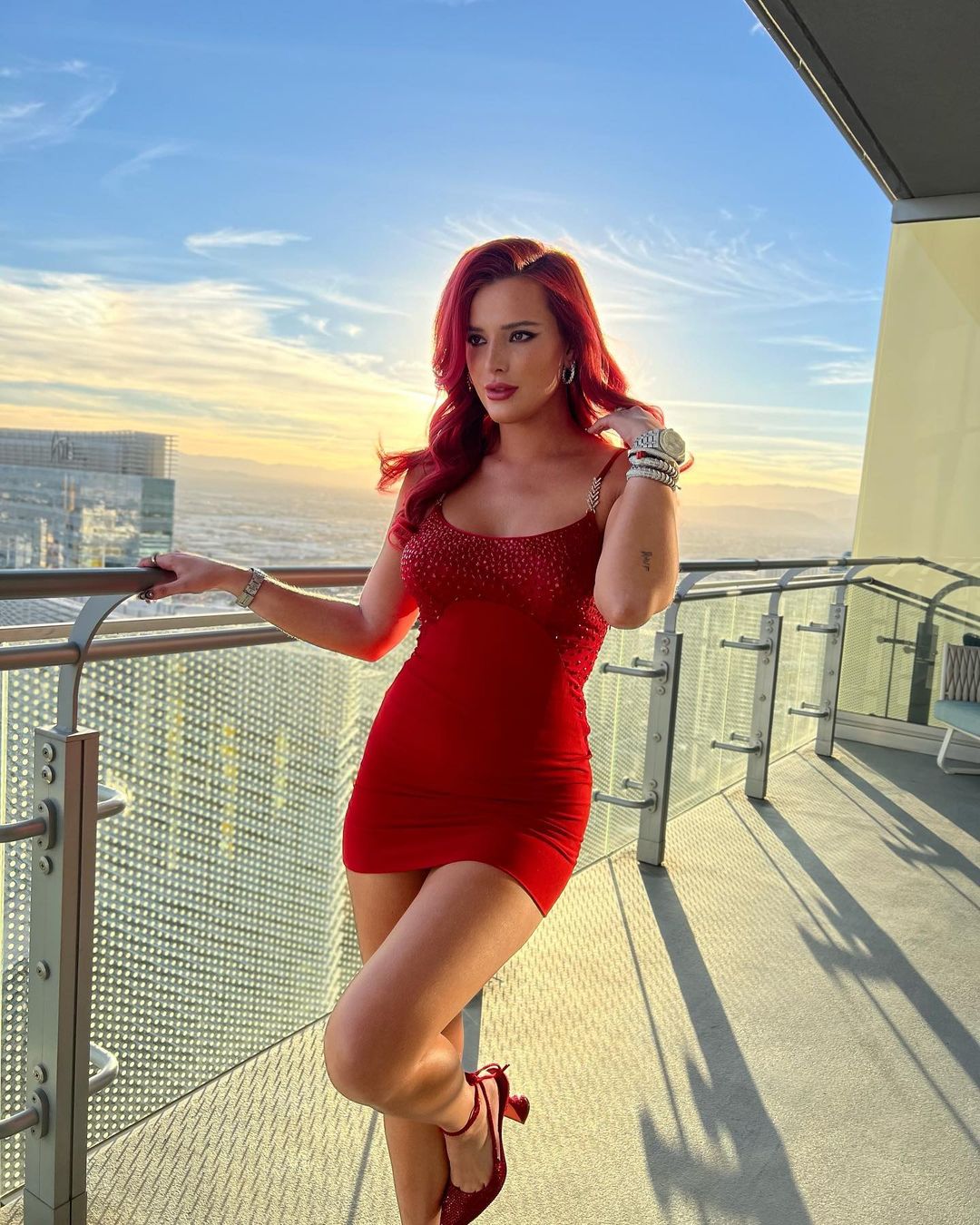 贝拉索恩街拍照,女星贝拉索恩bellathorne近照