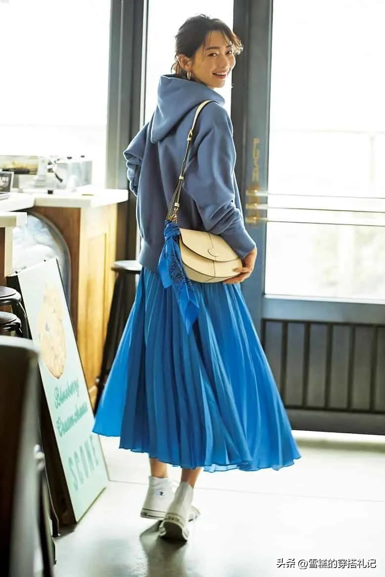 被日本博主穿搭圈粉了,冬季这样穿既藏肉又很时尚
