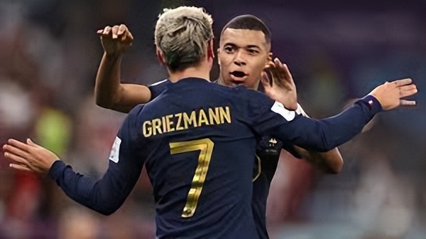 前锋的交织绝妙舞蹈：创造神奇进攻的搭配乐章