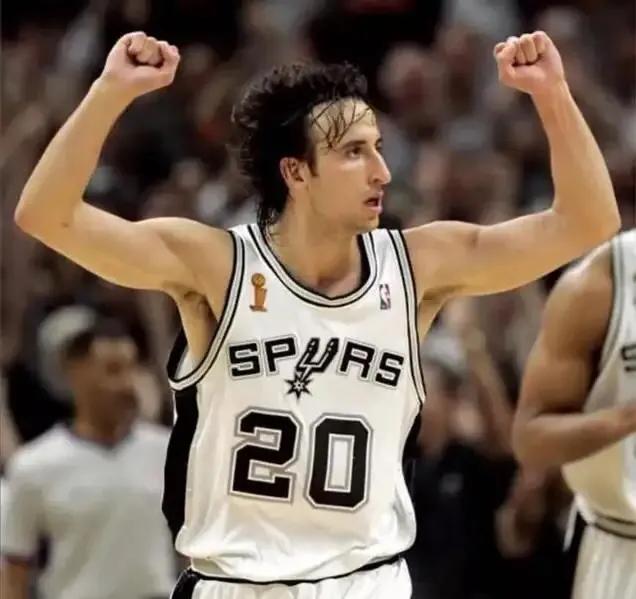 NBA历史上仅两人同时获得过最佳第六人和MVP，一人更是总决赛MVP