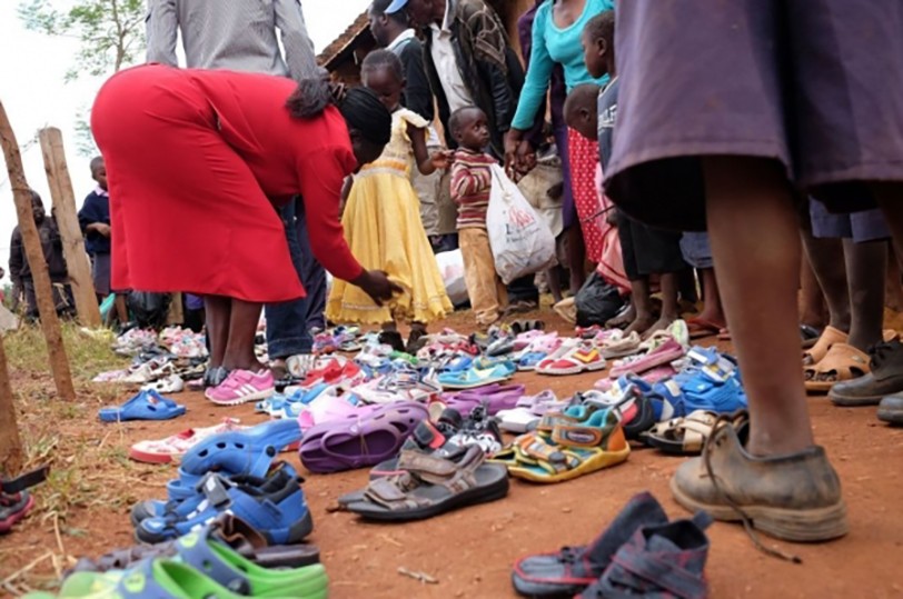 旧鞋回收有多暴利?在中国2元一双回收的旧鞋,卖到非洲能值70元