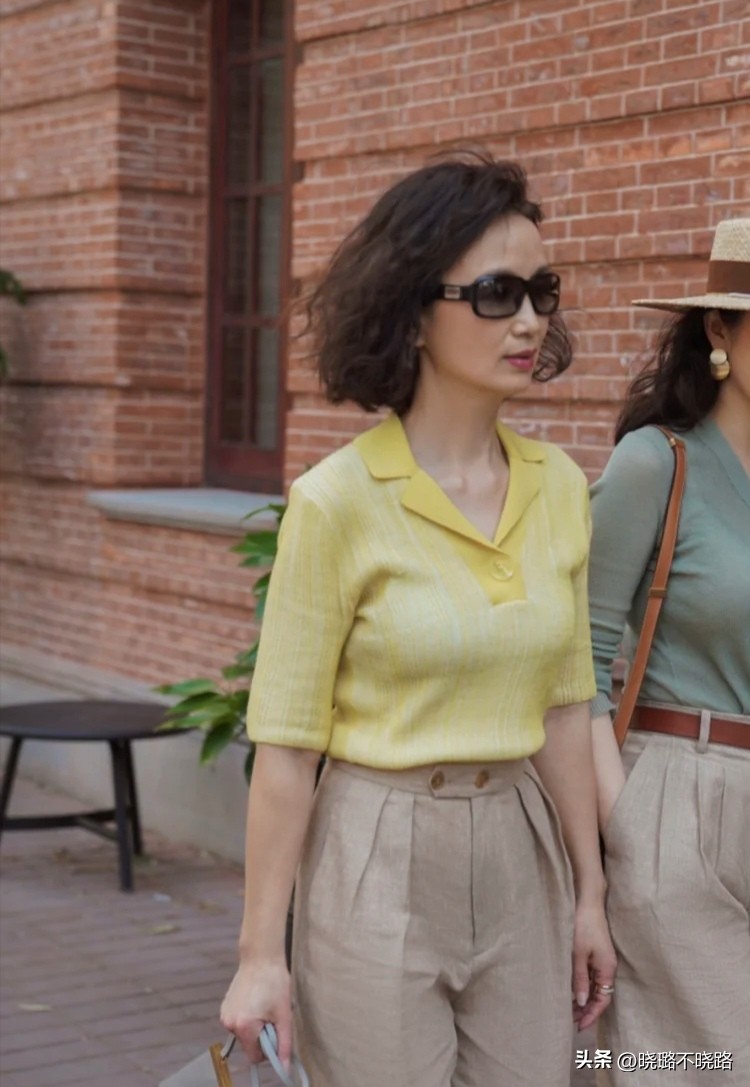 头发不要留黑长直也别留超短发,超短发不显老的烫发