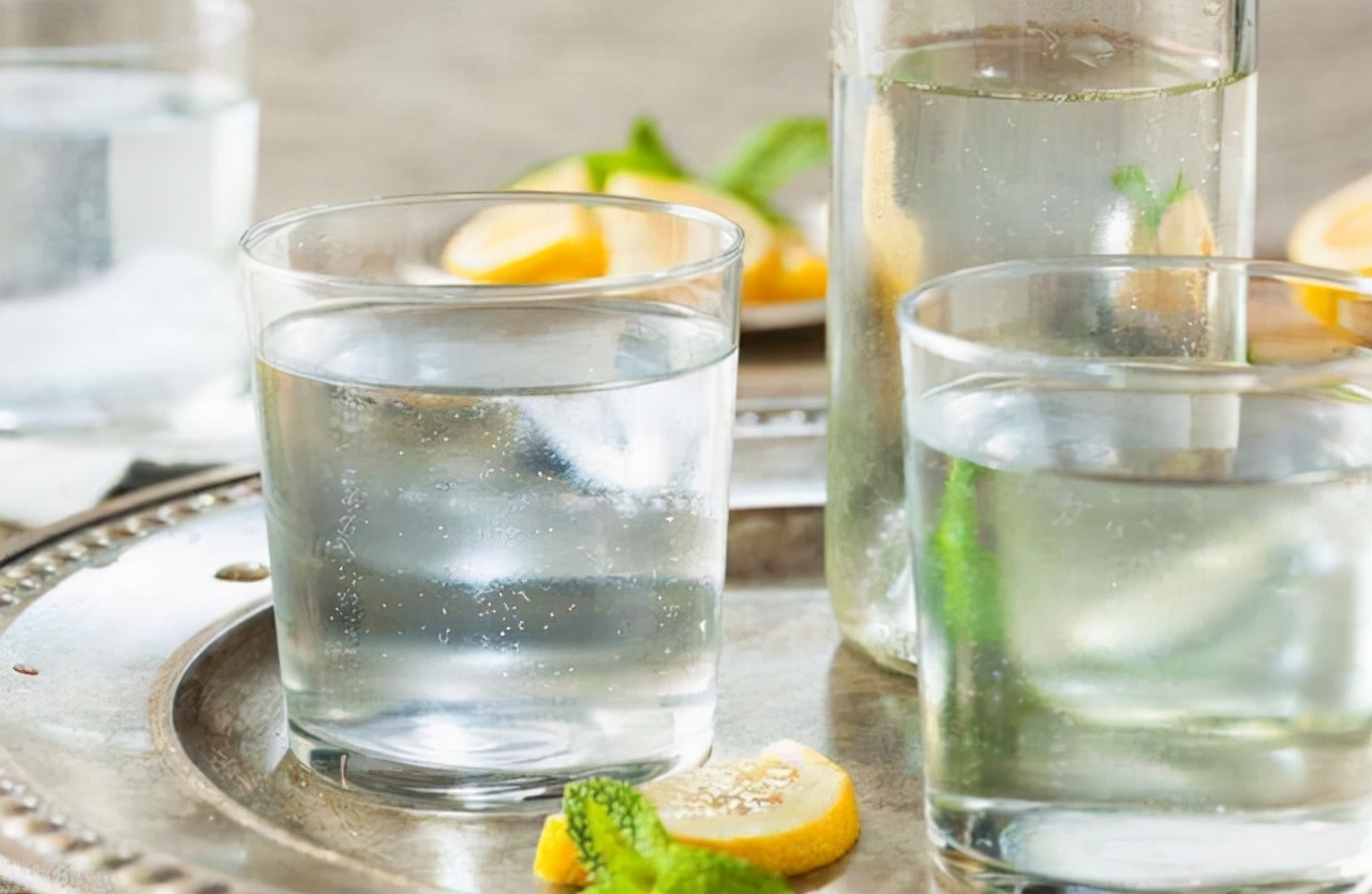 经常胃酸是怎么回事？医生提醒：落实好这3件事，或能抑酸养胃