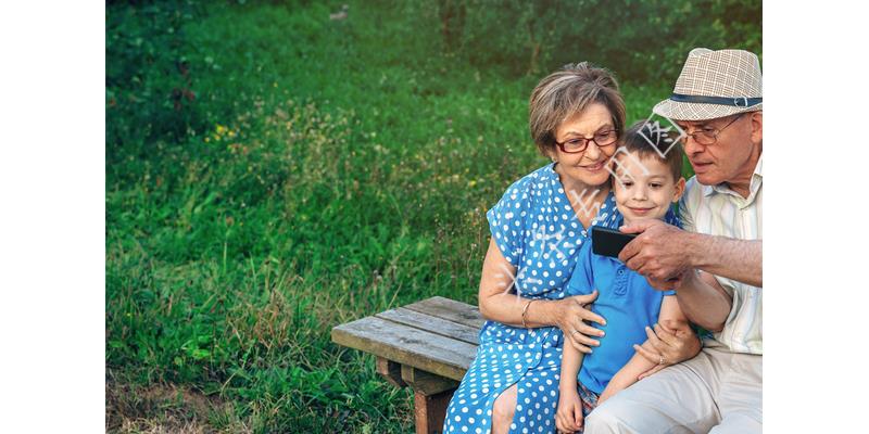 儿子月入十几万每月给父亲五十元,儿子打工了每个月给我1000块钱