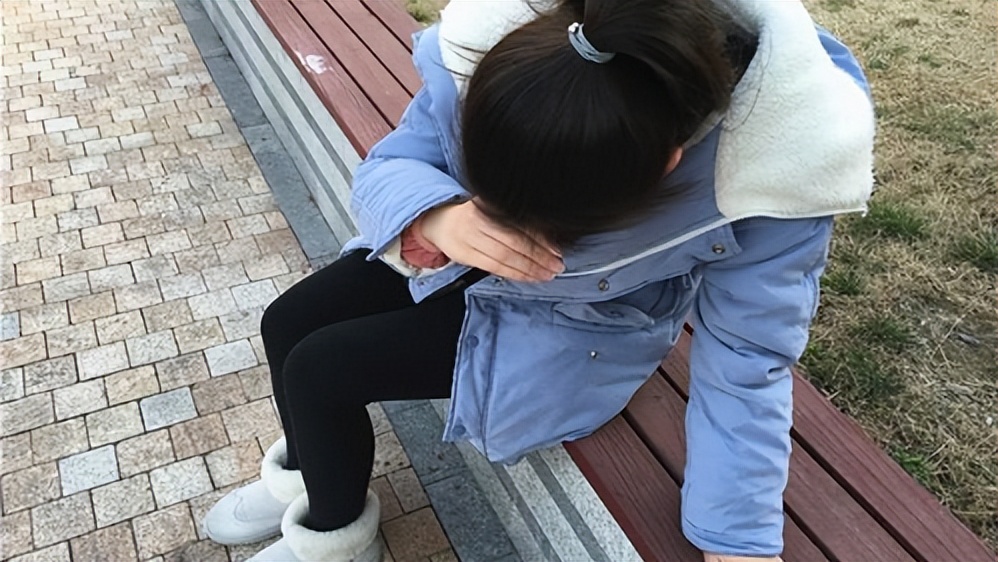 突然蹲下站起来头晕眼前一黑,蹲下突然起身头晕眼黑正常吗