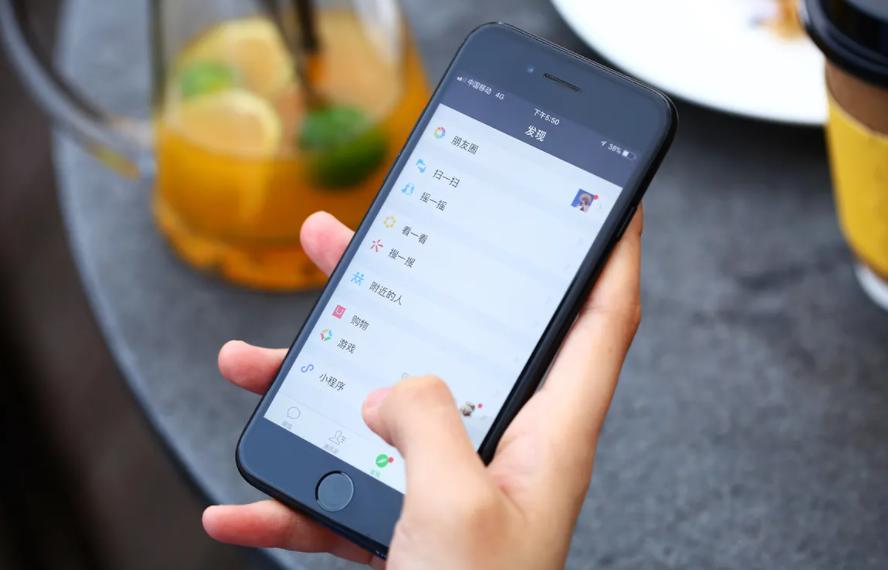 接近13亿用户的微信为何不敢收费？当年的QQ收费差点毁掉腾讯