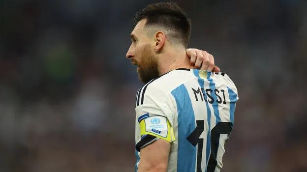 为何阿根廷国家队中没有黑人，但有很多欧洲移民后裔，梅西是哪的