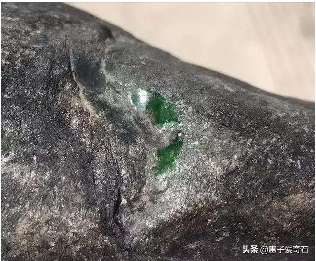 翡翠赌石巨亏,翡翠赌石真实传奇