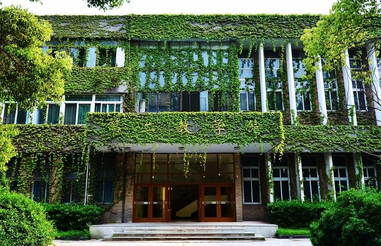 海军军医大学硬核招生：有军籍博士学位，4年后月薪1万，名额有限