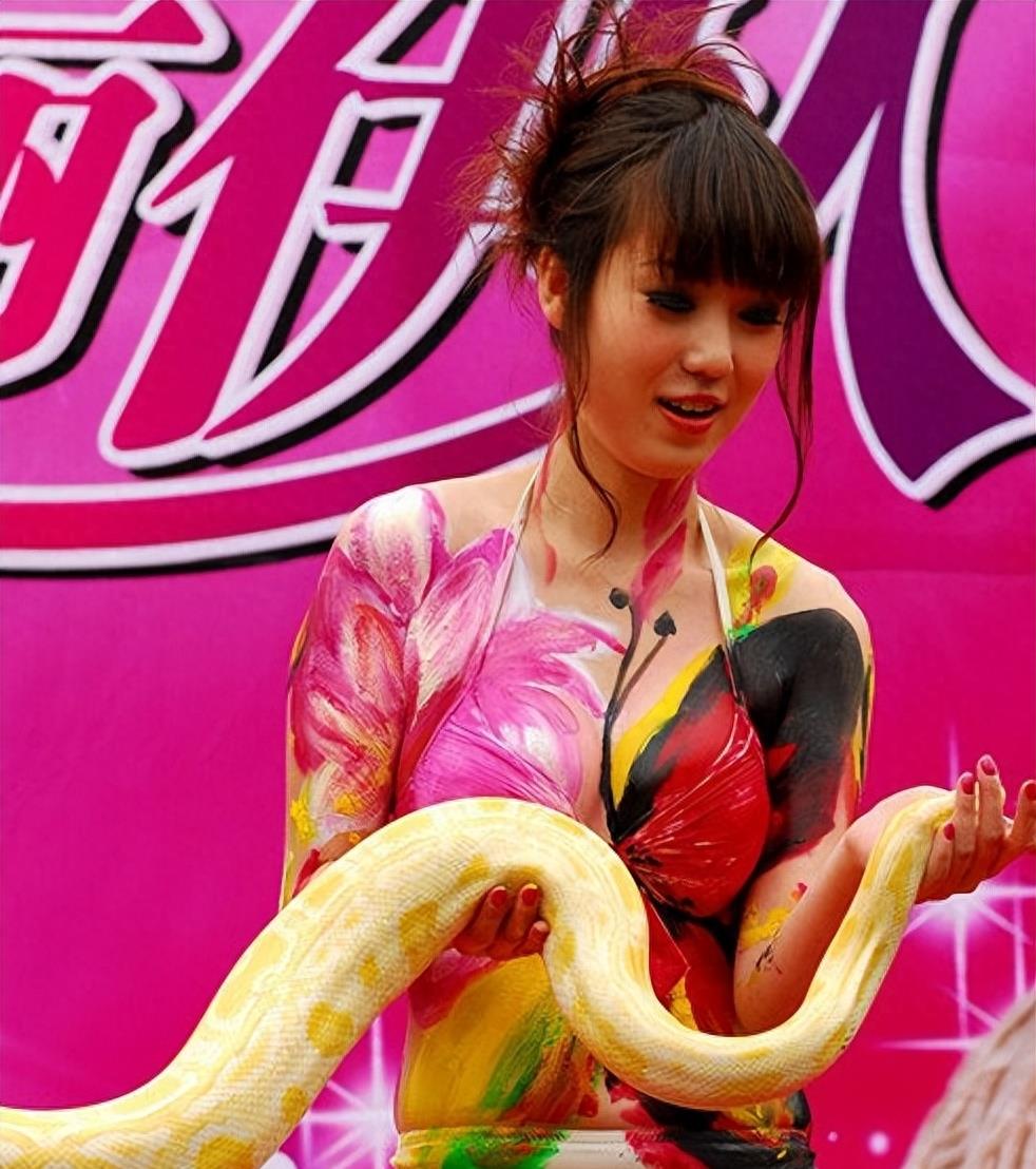 “最红裸模”*筱雨张**：22岁时拍写真火爆全网，如今将近40岁仍单身