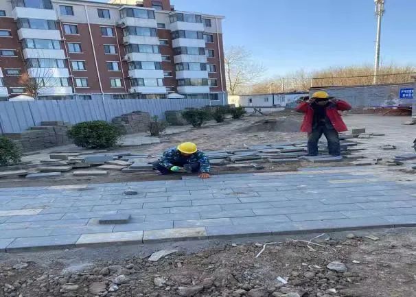 安装篮球架、改造雨污水管道......沙河镇这样为民办实事