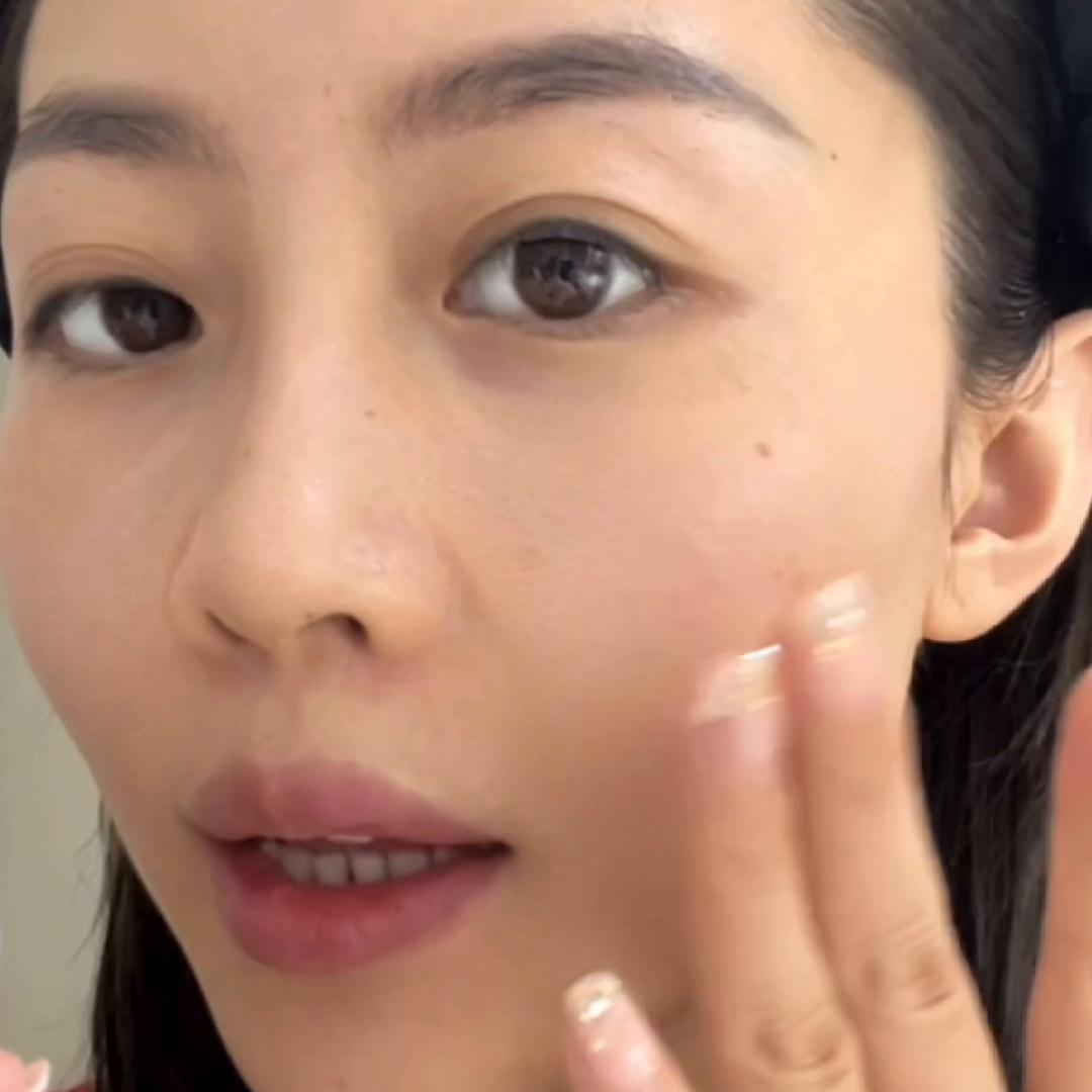 干皮爱卡粉、毛孔粗大的姐妹，用它拯救你的底妆，这辈子没...