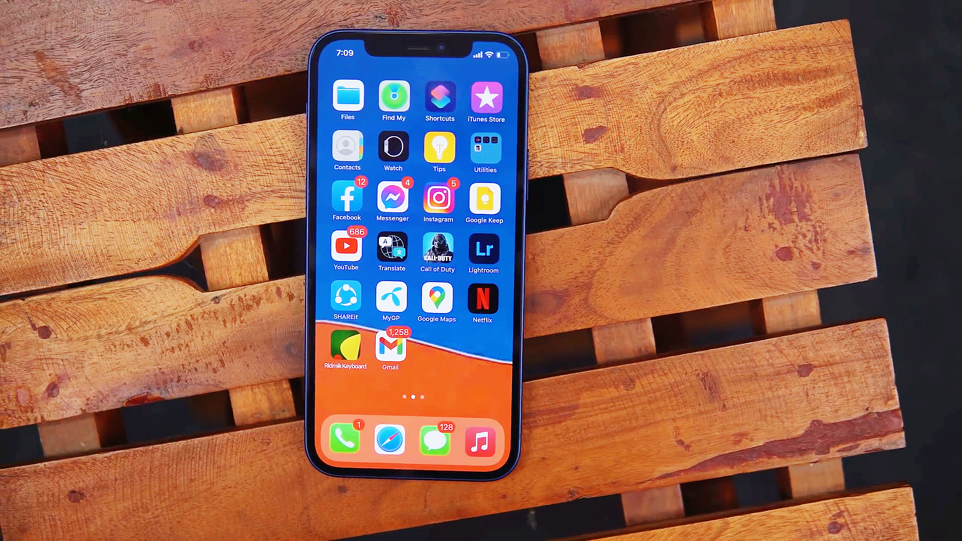 苹果5g手机降价清仓最低2599元,苹果首款5g手机价格大跳水