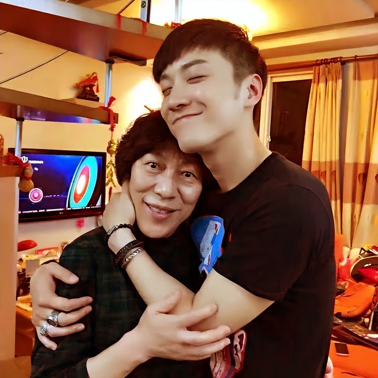 乔任梁去世明星发微博悼念,乔任梁去世哪些明星微博悼念