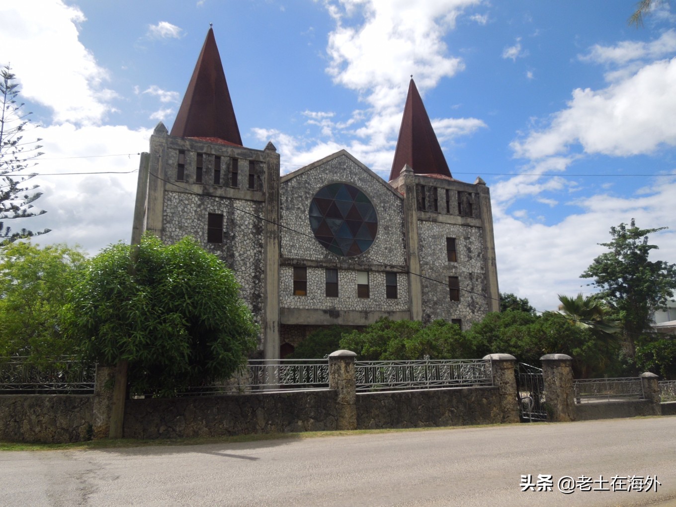 汤加面临的是火山喷发还是海啸,汤加火山爆发汤加还好吗