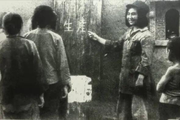 1952年母女拦车告状，*小平邓**调查后勃然大怒，严惩当代“陈世美”
