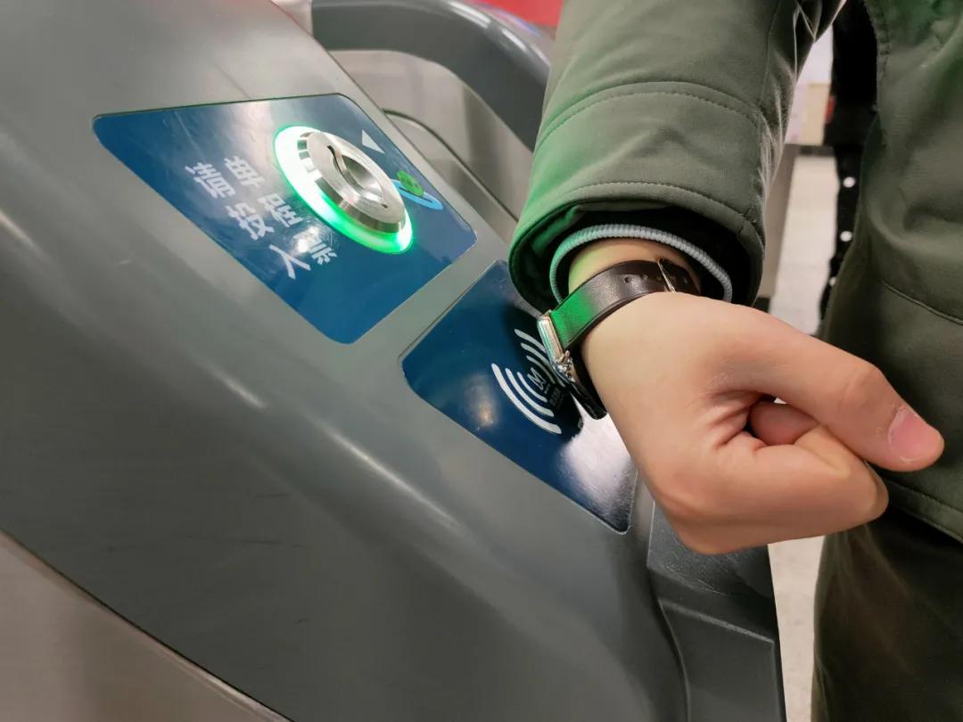 乘坐地铁可以用银联卡闪付吗,银联ic卡闪付乘公交地铁