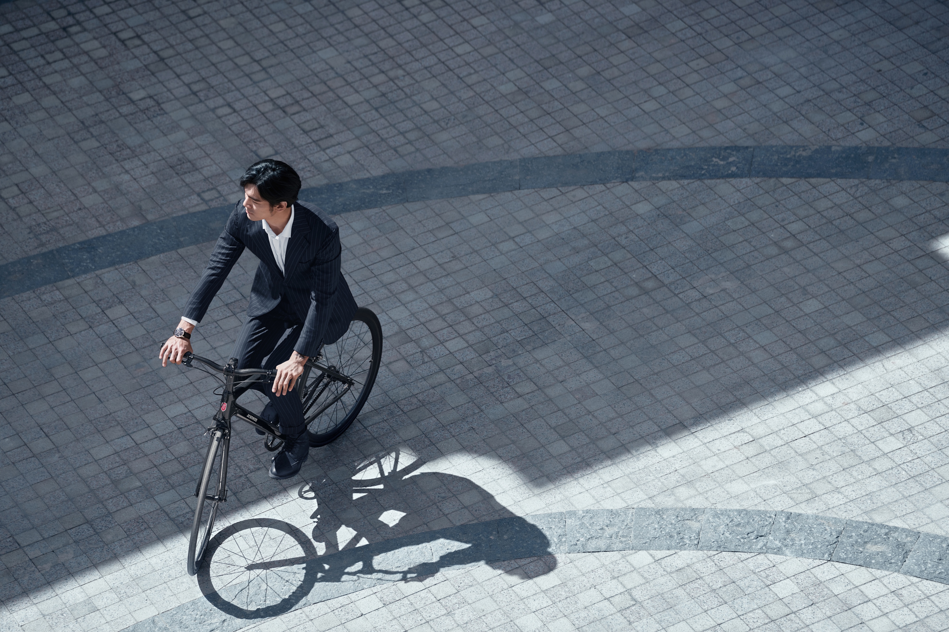 全身碳纤维结构的布加迪威龙,布加迪威龙碳纤维车身和陶瓷车身