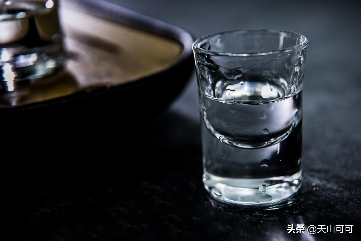 53度酱香型白酒怎么辨别真假,散装白酒鉴别真假粮食酒和勾兑酒