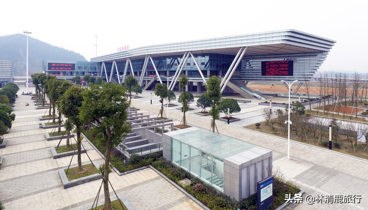 这座宜居之城,有优质天然温泉,空气佳环境好,在此生活很滋润