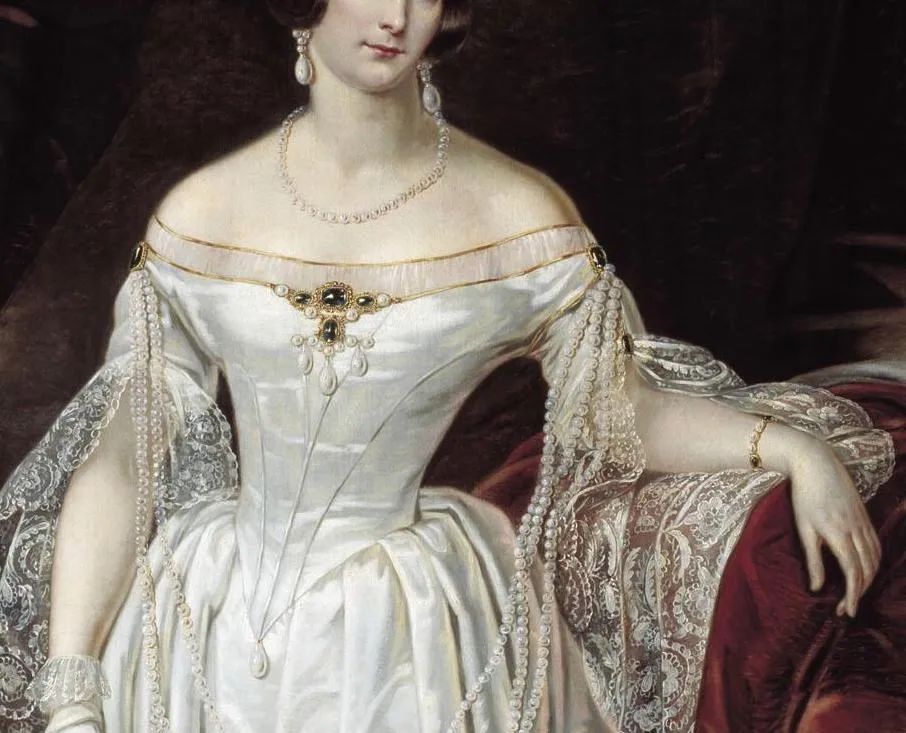 贵族帽女士,贵族皇冠怎样戴