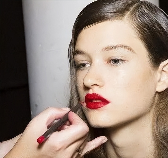 同样都是“凸嘴”，为什么有人风情万种，有人一股土味？答案在这