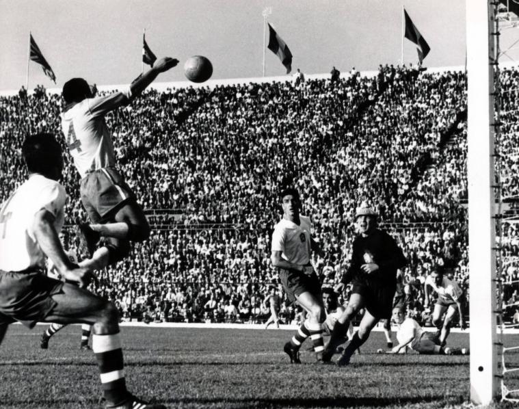 世界公认的三位球王,巴西球王贝利哪一个球踢得最好