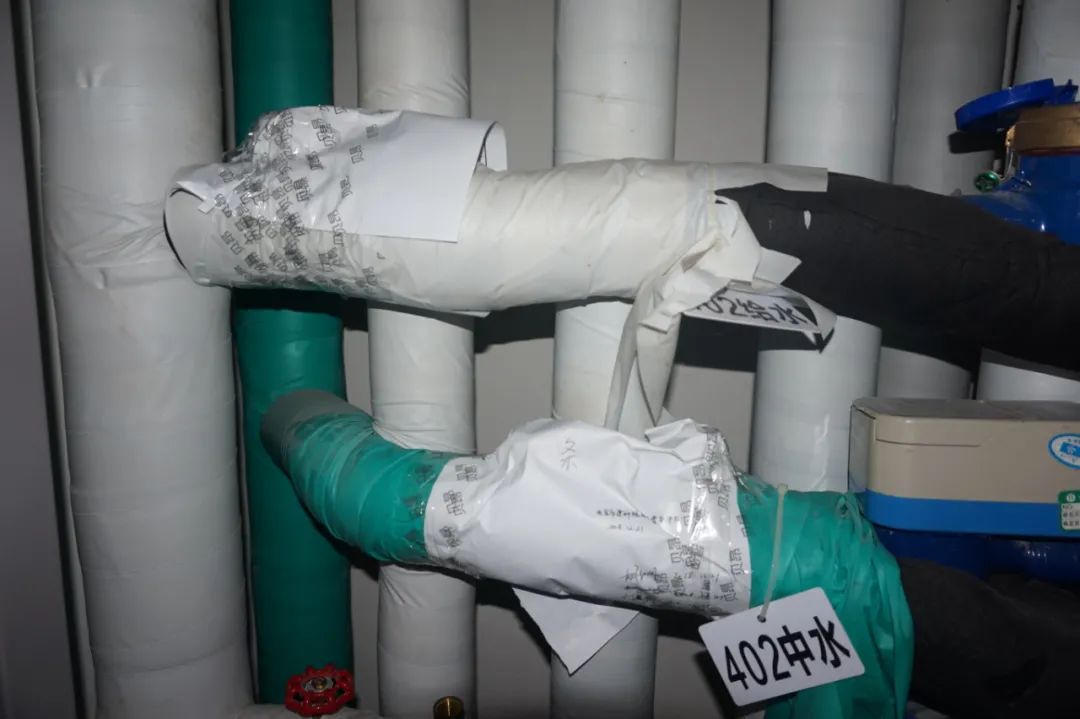 楼上漏水保修期8年未到属谁负责,楼上防水导致漏水谁赔偿