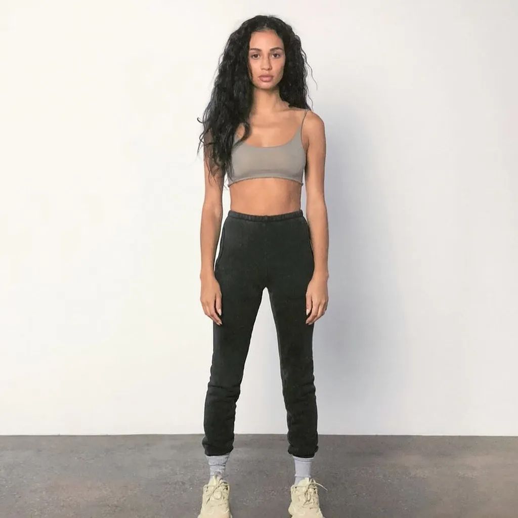 adidas重新发售yeezy (adidas yeezy积压库存超5亿美元)