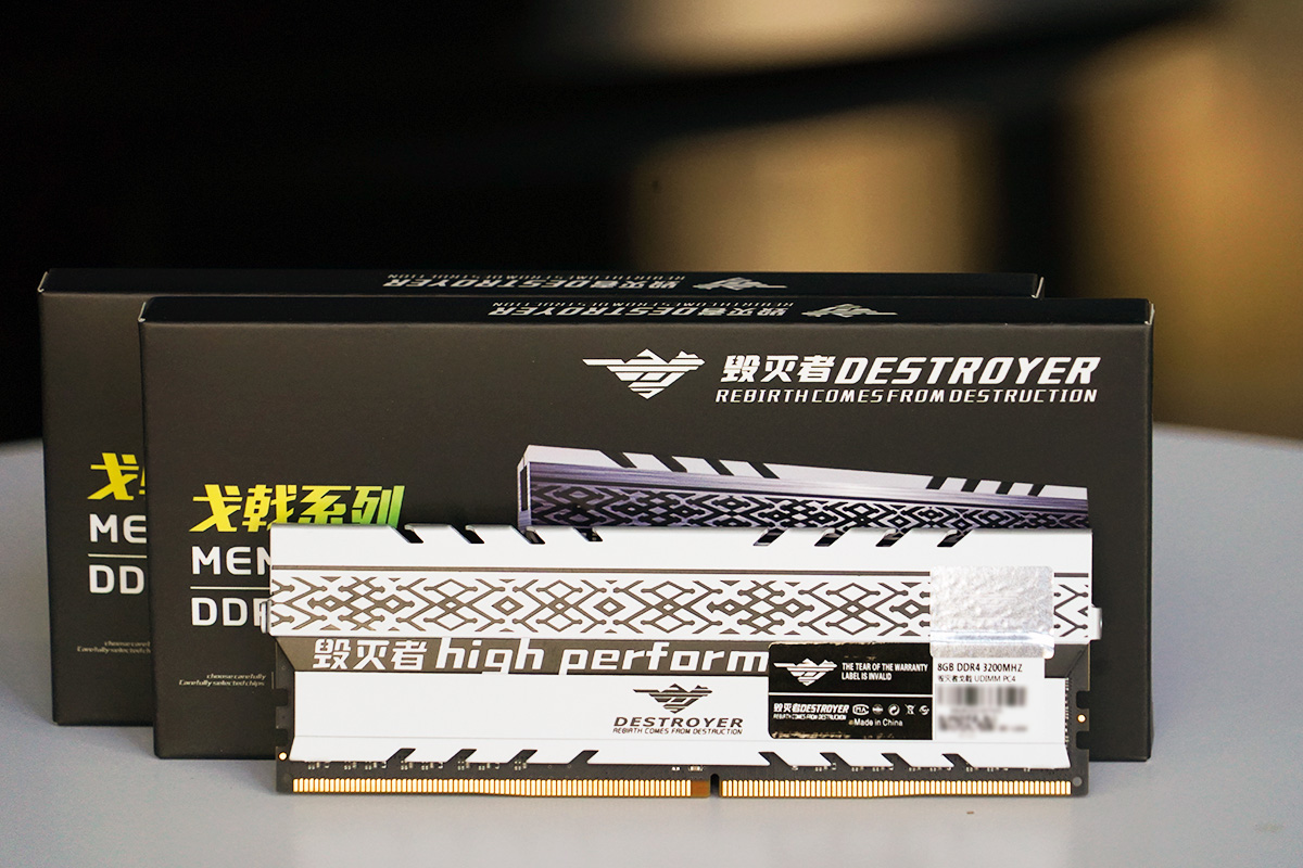 运行稳定、散热优异但马甲太高了，戈戟毁灭者DESTROYER内存体验