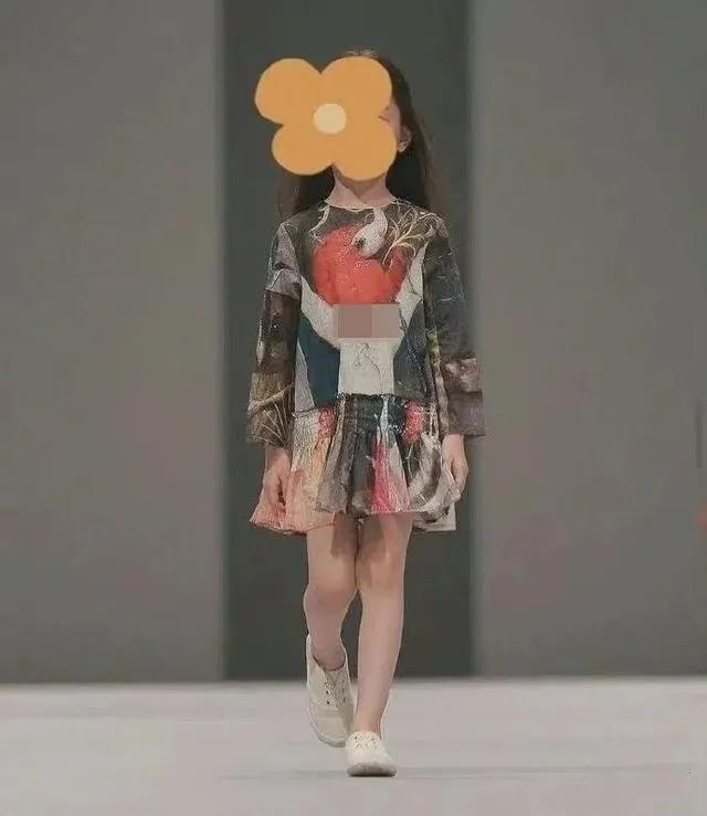 知名“江南布衣”屡犯辱华、下流、暗黑图绘童装，究竟有何居心？