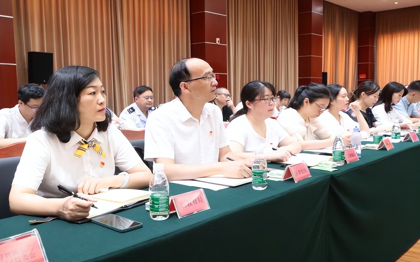 企业如何在党建引领上做表率,机关党建作表率党员干部争先锋