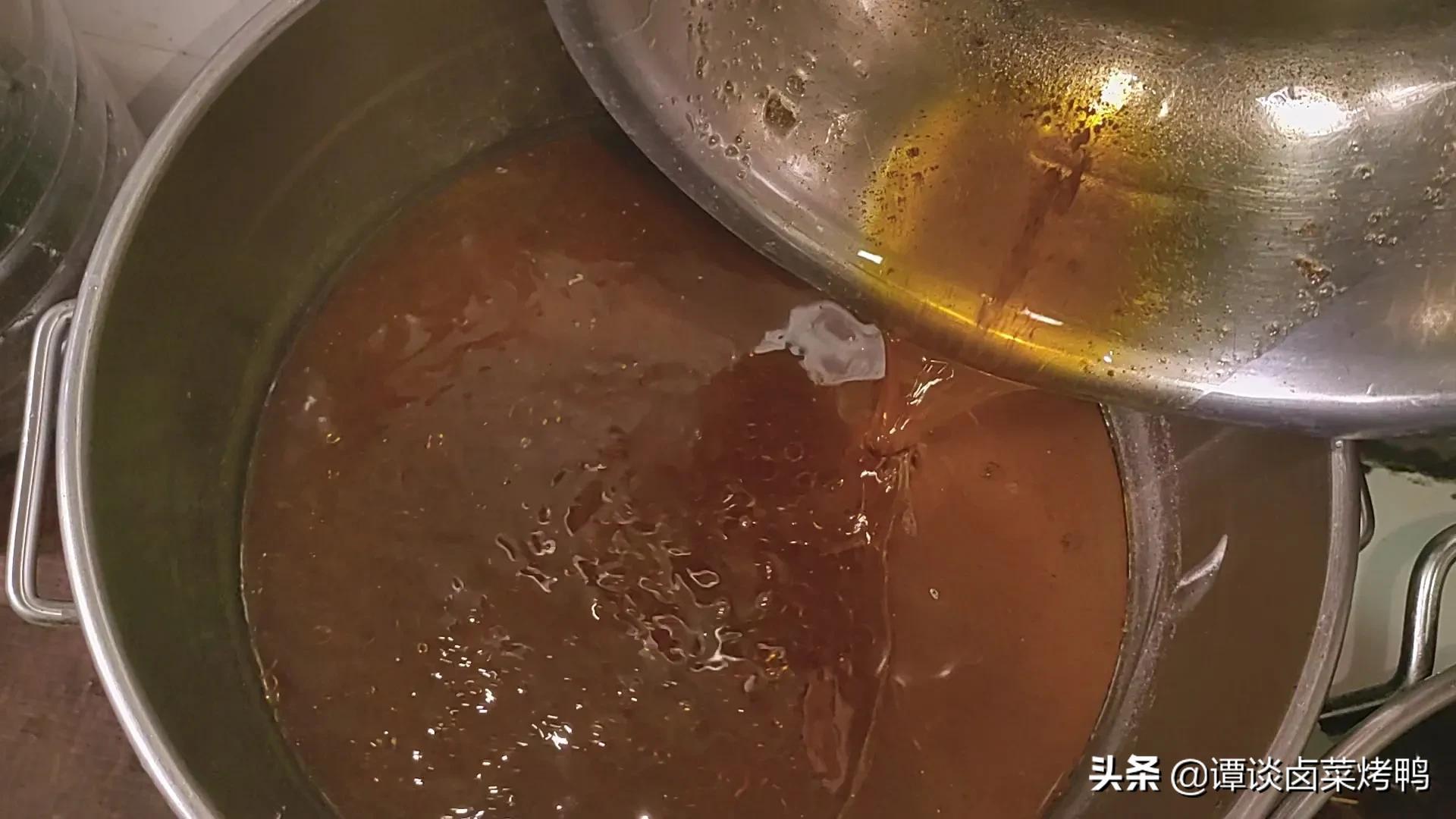 卤菜店师傅教你解决卤水发黑问题,四川卤菜卤水怎么清洗