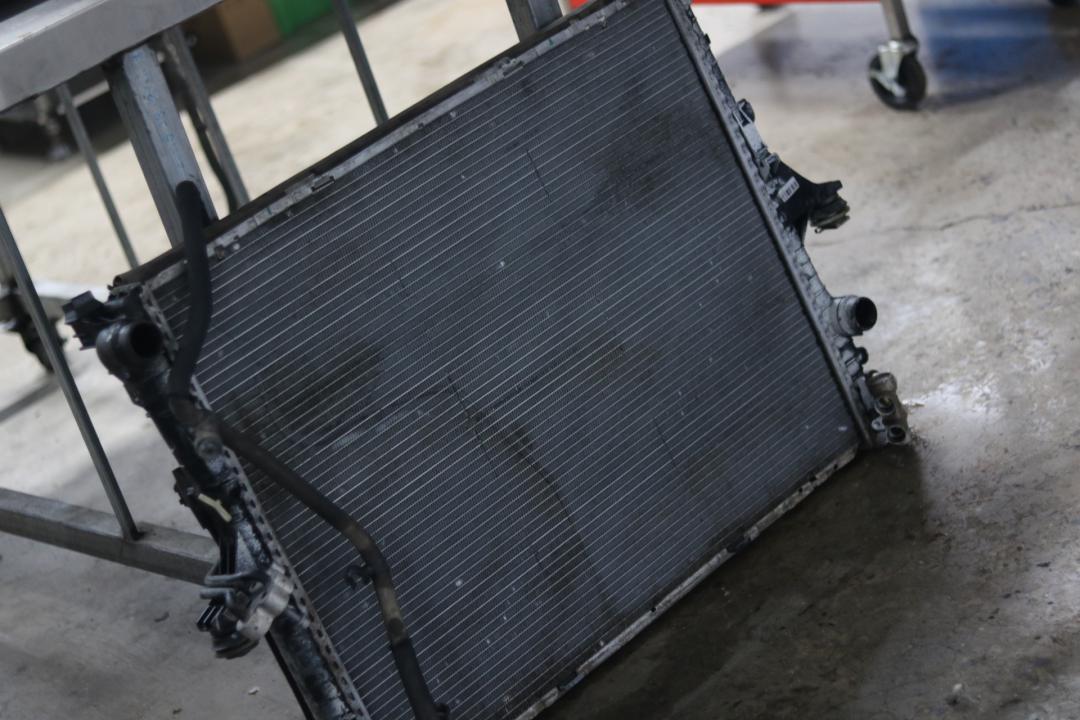 奥迪q7报废厂,老款奥迪q7出车祸