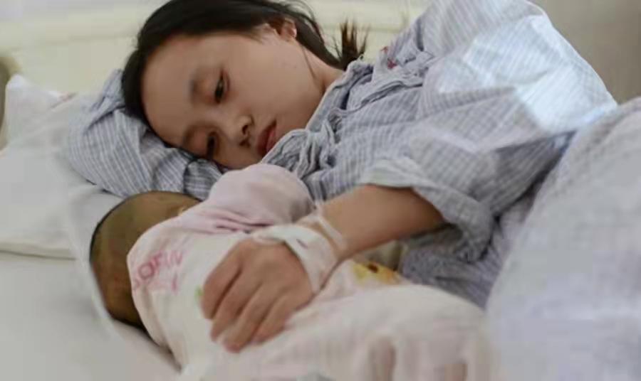 宝宝吃不饱母乳是不够奶水吗,母乳不足是因为奶水少吗