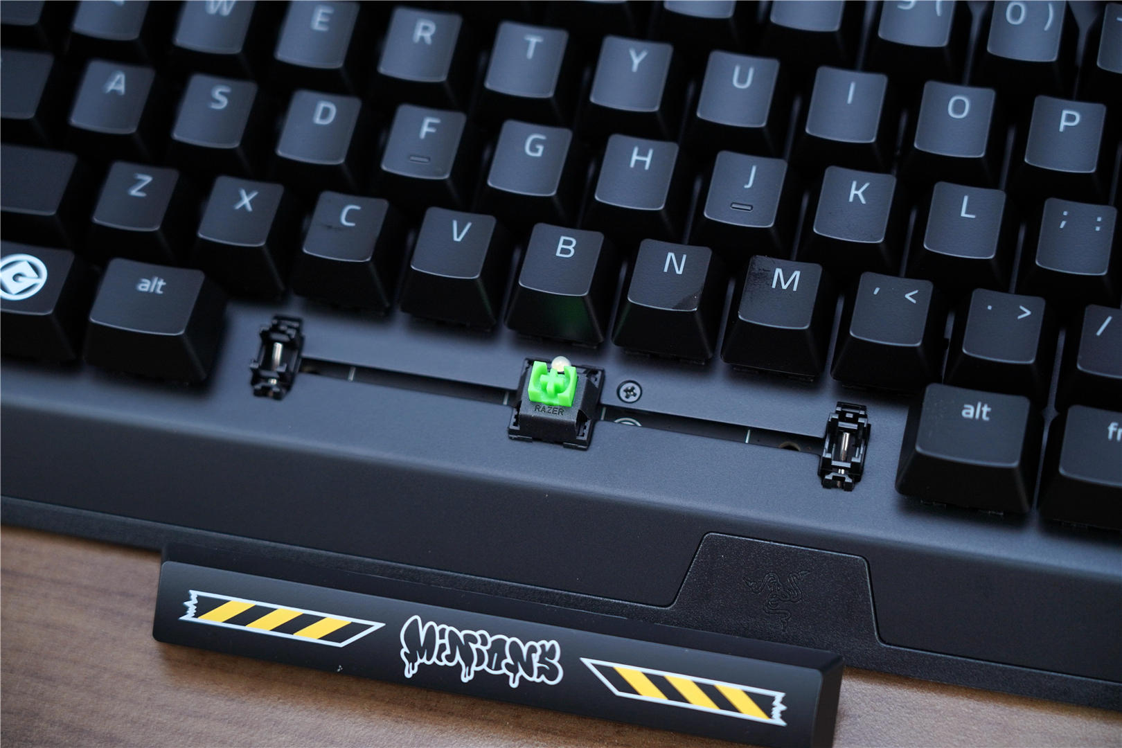 雷蛇黑寡妇小黄人联名,雷蛇小黄人什么时候发布的