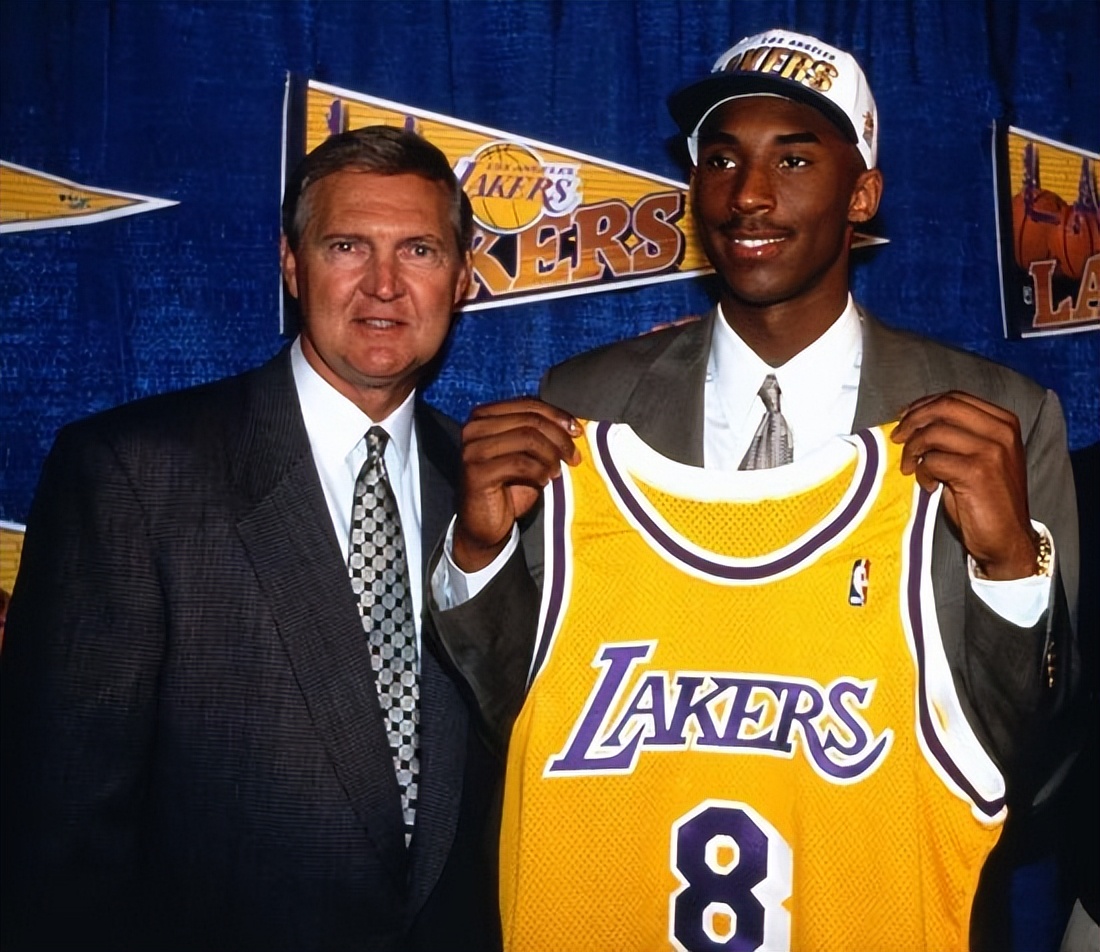 一百双鞋子的故事,介绍一百双球鞋背后的故事