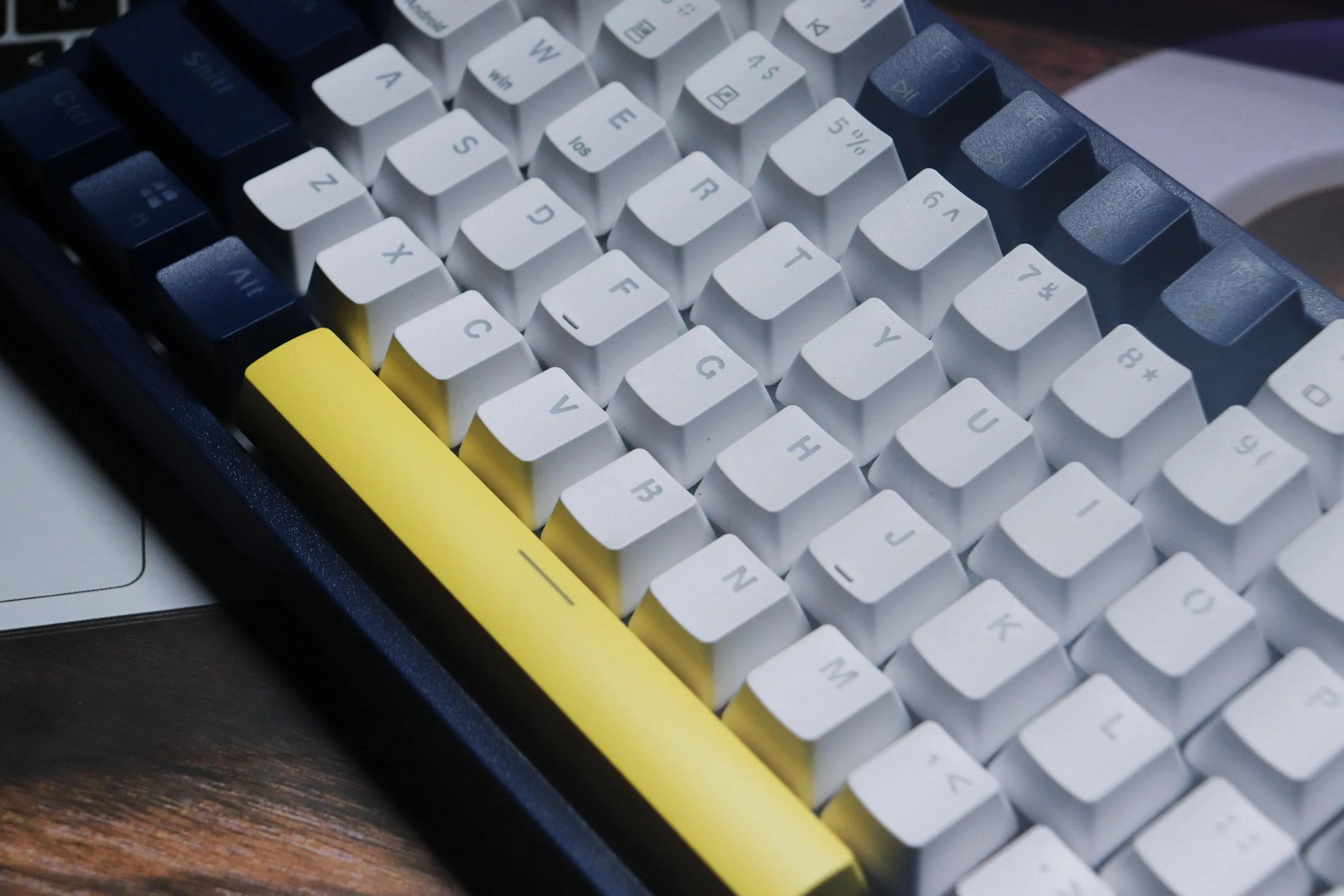 bow航世键盘无线茶轴,rgb无线机械键盘推荐