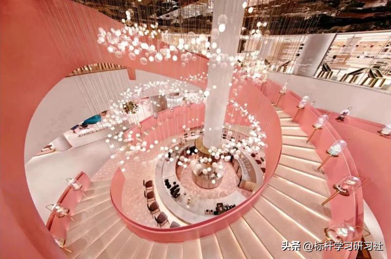 中国最“作死”网红店：砸1亿装修，却没干过路边摊