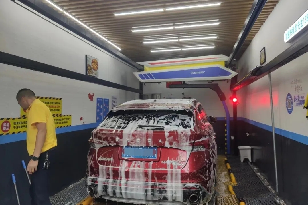 最新自动洗小车的设备多少钱,自动洗车机多少钱一台