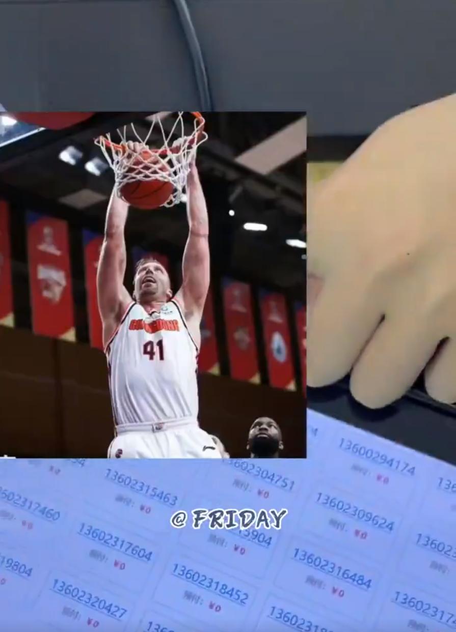 喜提新车!宏远外援汉密尔顿买辆电动车,2米13大汉骑小电驴上下班