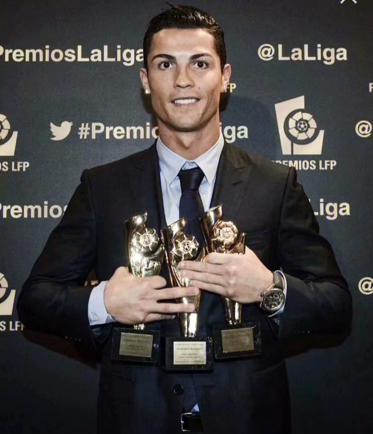 今晚c罗会继续替补上场吗,今晚c罗是否首发