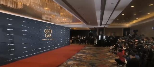 高情商主持人与威震天,话痨威震天被主持人怼得哑口无言