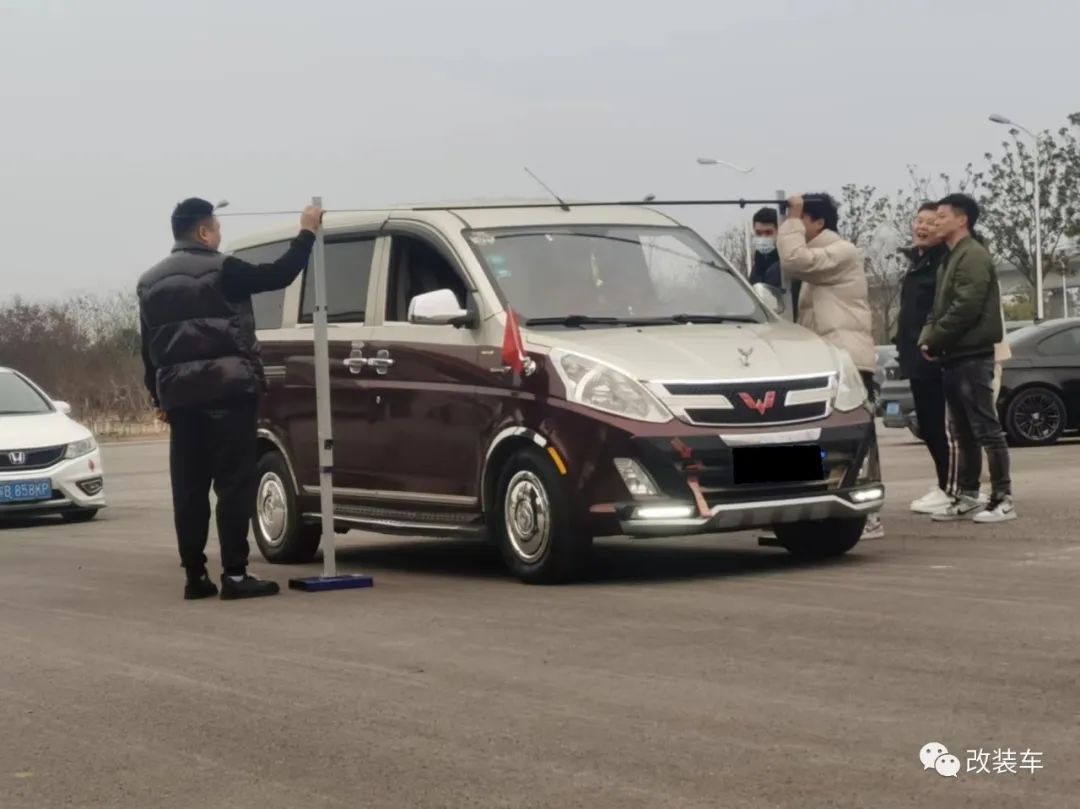 五菱荣光v七座变四座,五菱荣光v新款五座